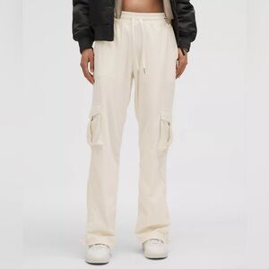 Lululemon Dance Studio Relaxed-Fit Mid-Rise Cargo Pant | Light Ivory | Size M
